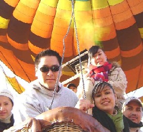 Jarumi, con su bufanda roja se encuentra en lo "Alto " del Globo