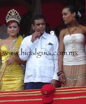 Fidel Herrera Beltr�n con dos Reinas!!!