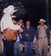 Chavo y Edgar escuchando a los Huapangueros