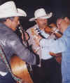 En noche de "Gallos" el Profe y alumnos...